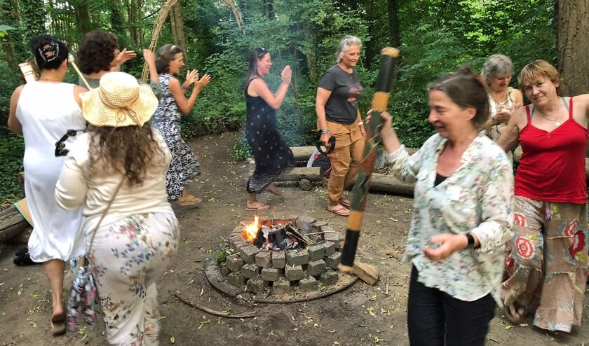 Er werd gelachen, gehuild en gedanst rond een kampvuur.