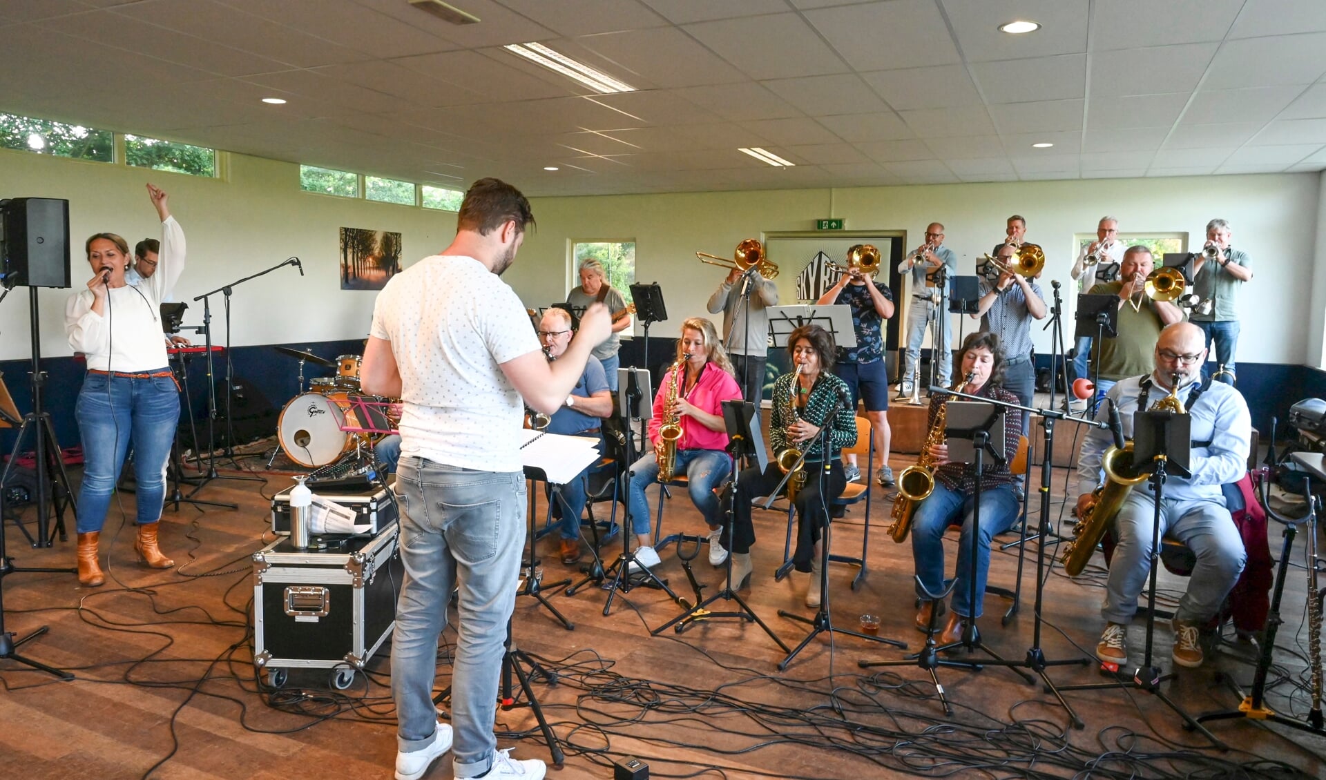 De Skyblasters tijdens een repetitie in de aanloop naar het festival.