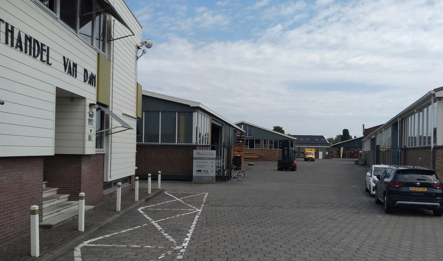Houthandel Van Dam wil moderniseren.