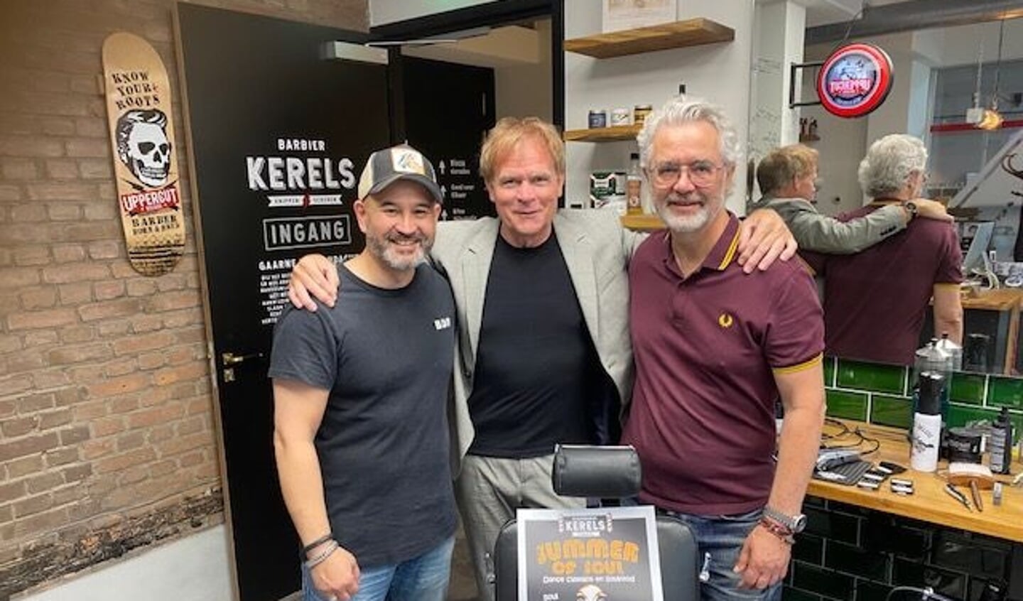 Danny en Walter (eigenaren ‘Barbier Kerels) met Charly Bos in het midden.