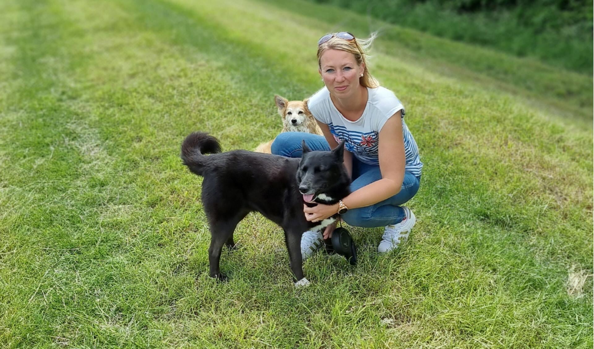 Hondencoach Demelza met 2 van haar honden