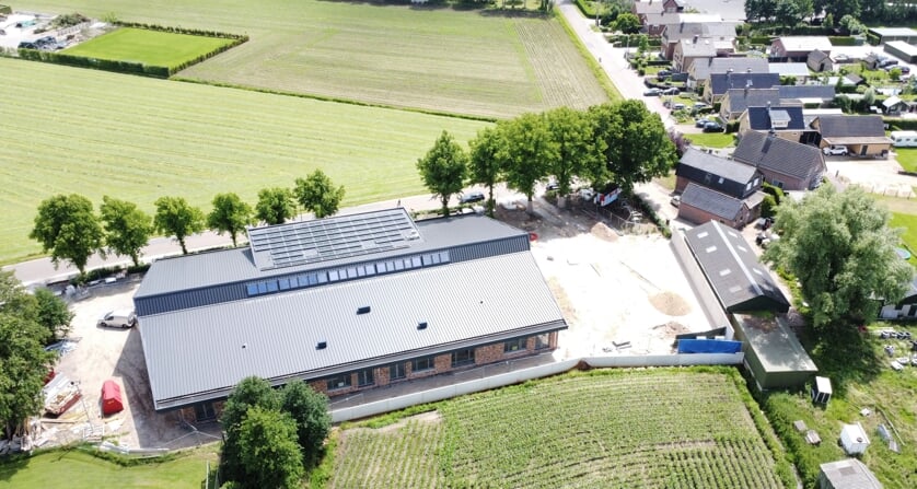 De nieuwe Ruitbeekschool op een dronefoto die begin juni is genomen.