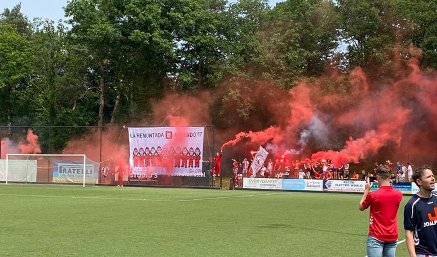 De fans van Advendo waren ook in Oosterbeek weer nadrukkelijk aanwezig.