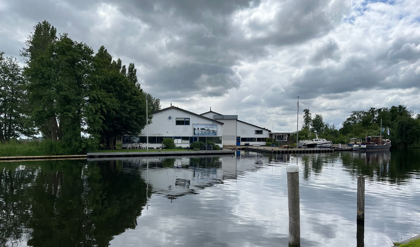 Dreigende lucht boven de Ringvaart ter hoogte van Weteringbrug