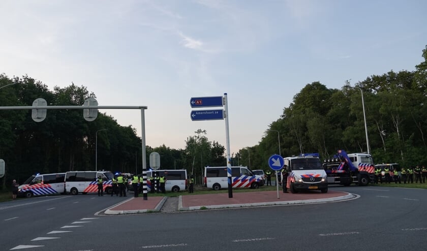 De politieblokkade bij de entree van Apeldoorn.