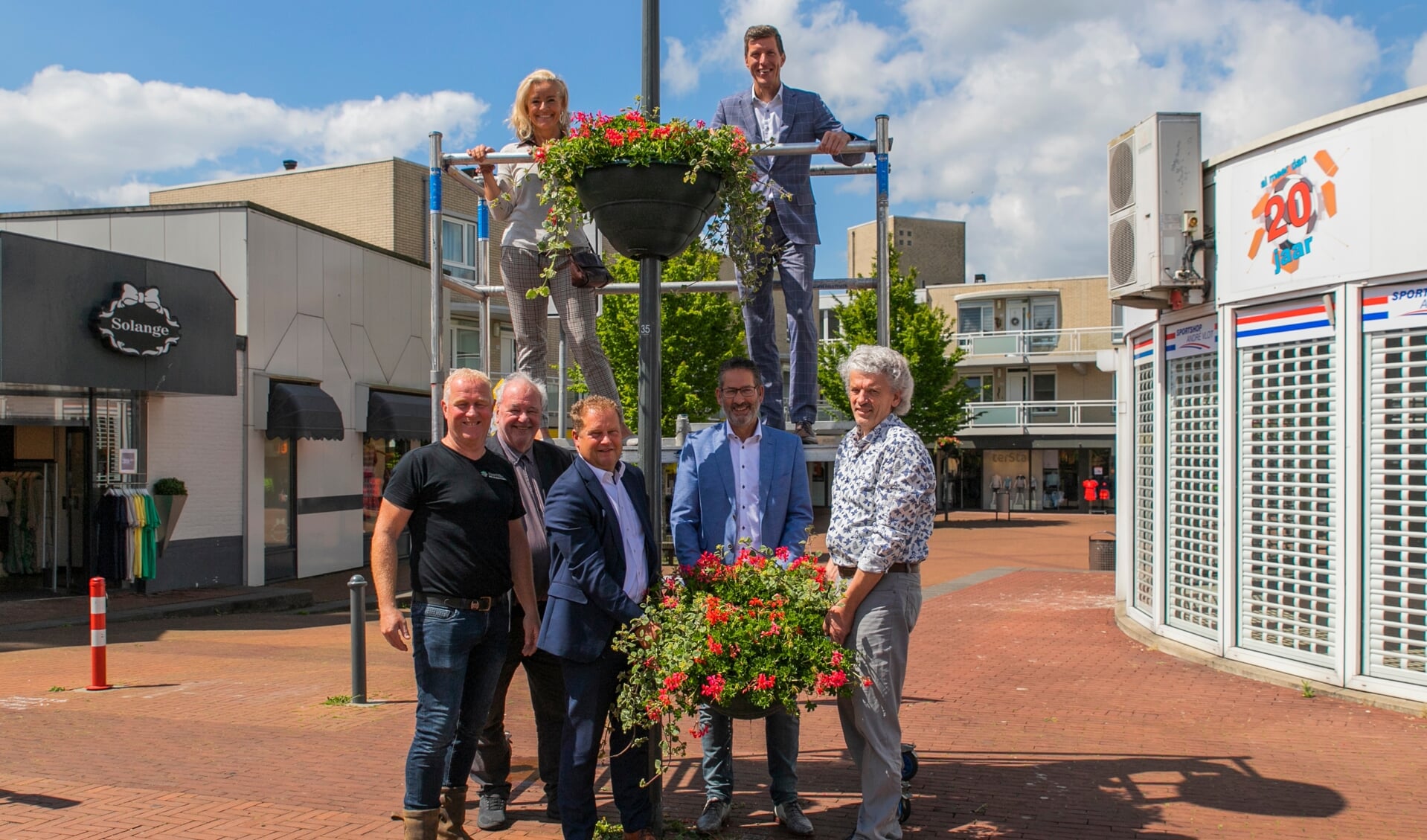 Van links naar rechts: Koen Poortvliet, Jan van Hunnik, Jan Nederveen, Peter Huizer, Piet Boogaard. Boven: Annemiek Smaal, Jeroen van Woerkum.