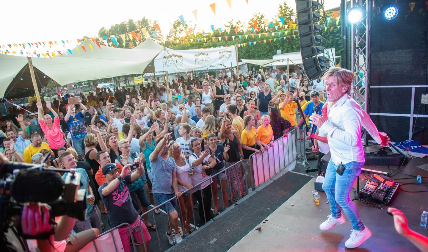 Op de Dorpsdag Hooglanderveen staan zaterdag 25 juni weer veel artiesten op het podium.