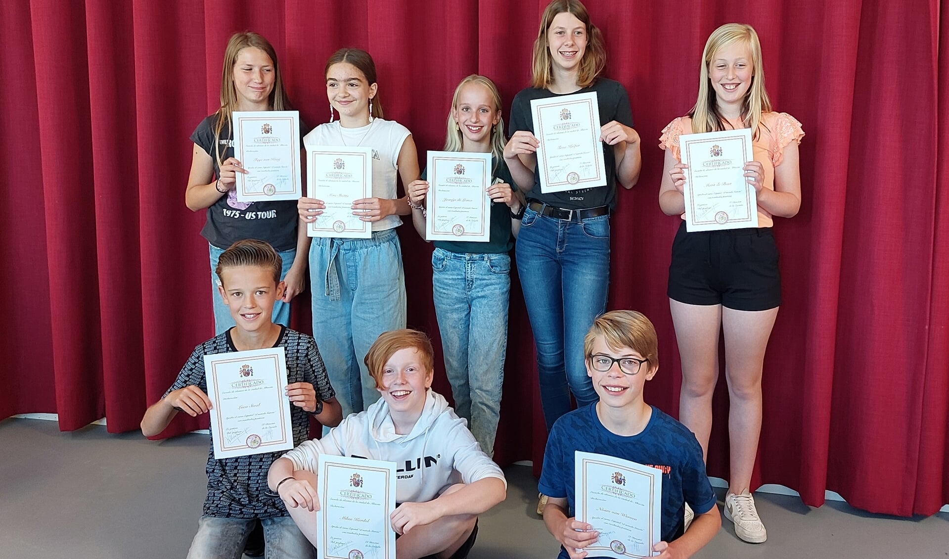 Acht leerlingen uit groep acht van de Julianaschool kregen vandaag hun diploma Spaans uitgereikt. 