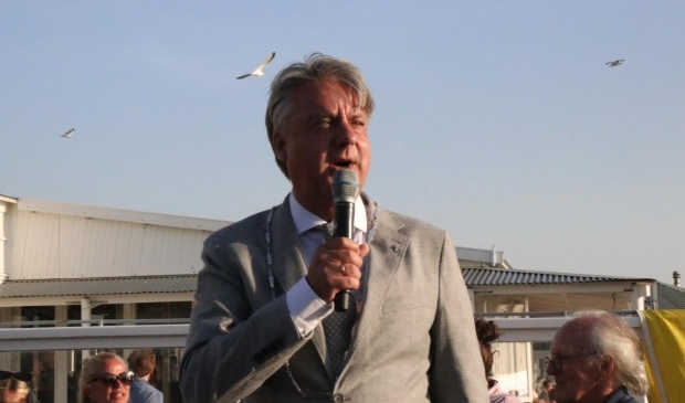 <p>Burgemeester Moolenburgh wenst iedereen een voorspoedige zomer toe.</p>