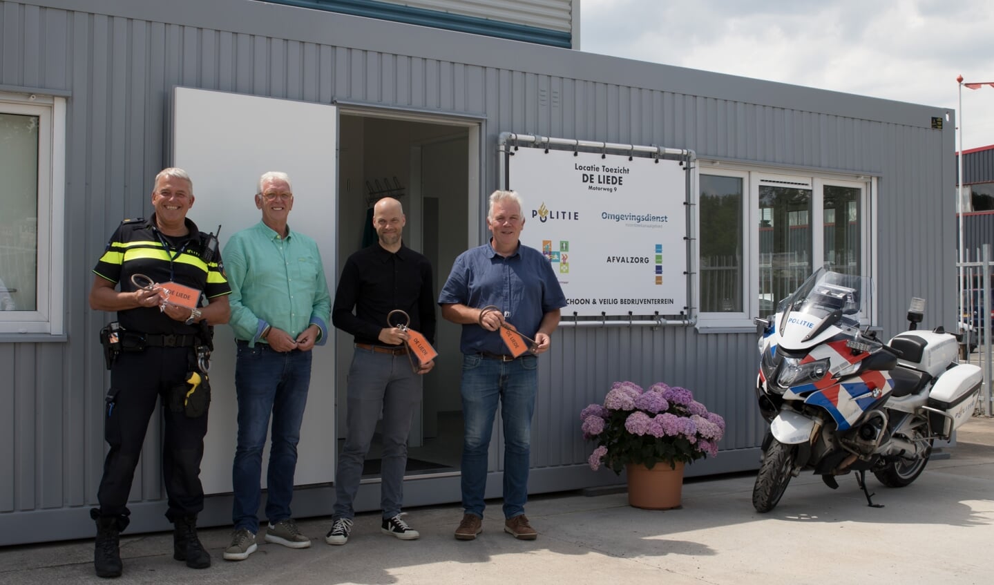 Van links af: John van der Hulst (politie), Johan Brugman (Parkmanagement), Tim Aarts (gemeente Haarlemmermeer), Henk Bossebroek van de Omgevingsdienst Noordzeekanaalgebied)