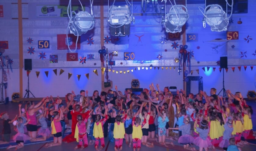 De show werd geopend met The Circle of Life uit de Lion King.
