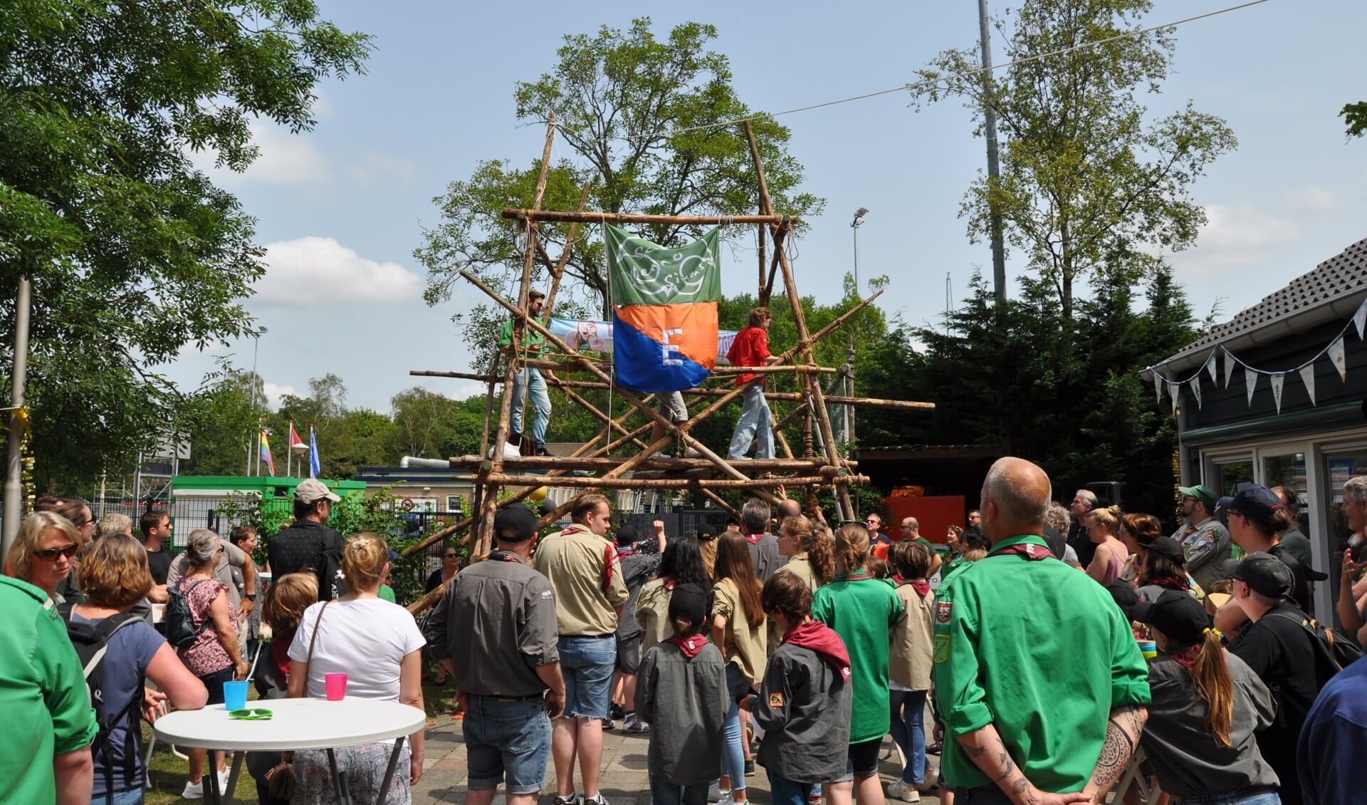 Van de opening werd een groot feest gemaakt met vele aanwezigen.