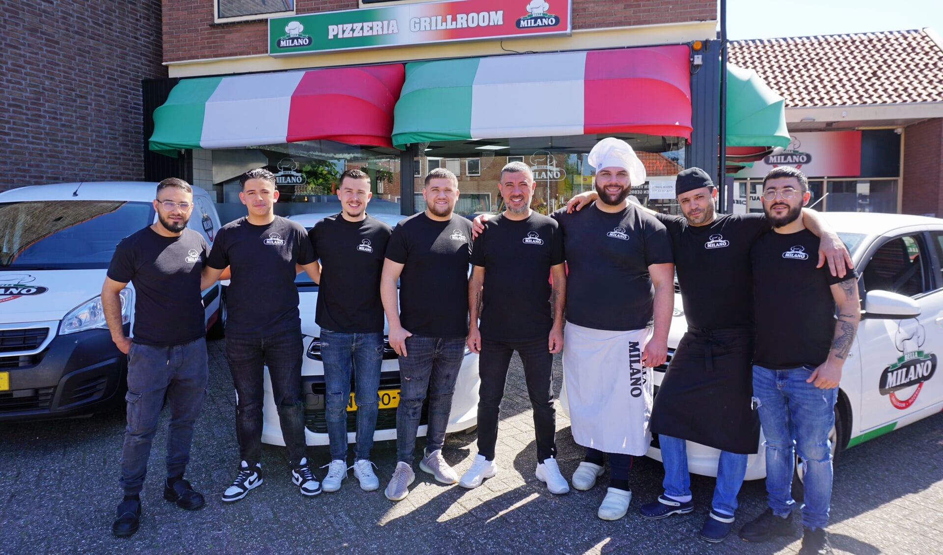 Het team van Pizzeria Grillroom Bella Milano Renswoude zet zich in voor een heerlijke maaltijd en de beste service naar haar klanten.