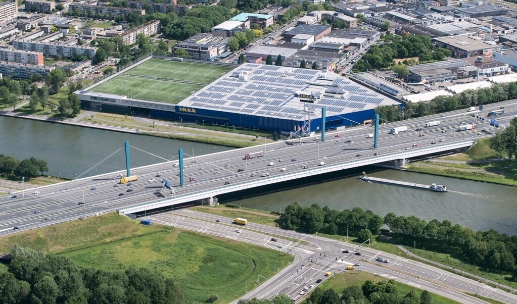 De A12 Galecopperbrug over het Amsterdam-Rijnkanaal.