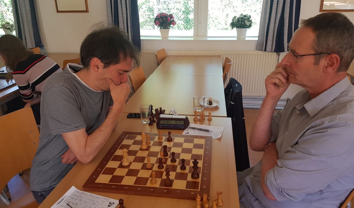 David van Eekhout (links) scoorde de belangrijke 5-2.