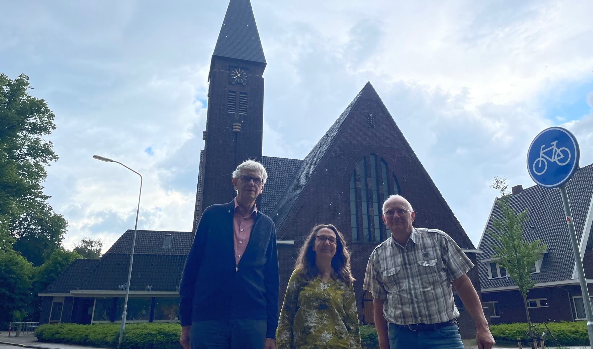 Jan van der Kolk, Marja Bakker en Derk Rougoor roepen inwoners en bedrijven op te storten in het noodfonds: Harderwijk geeft warmte (Foto: Marco Jansen)