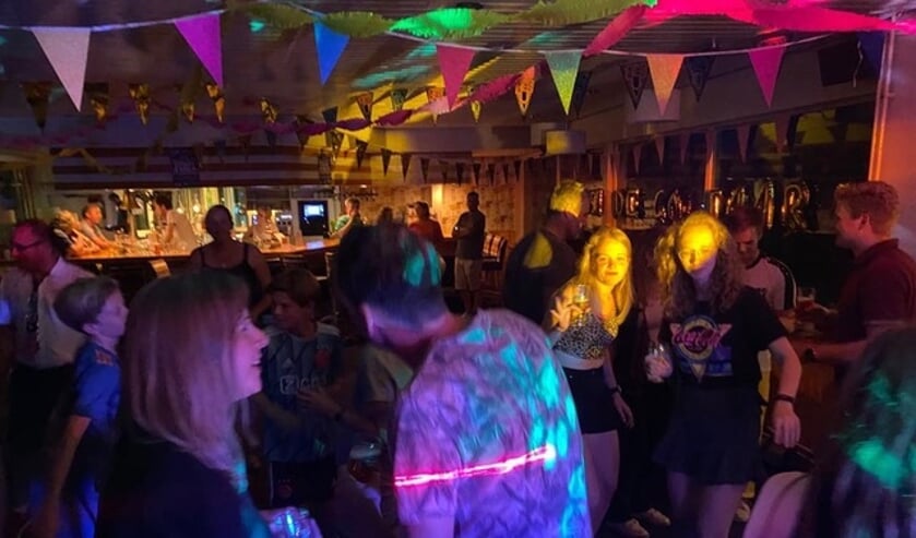 Dansen feestje ‘Proud to be Fout’.