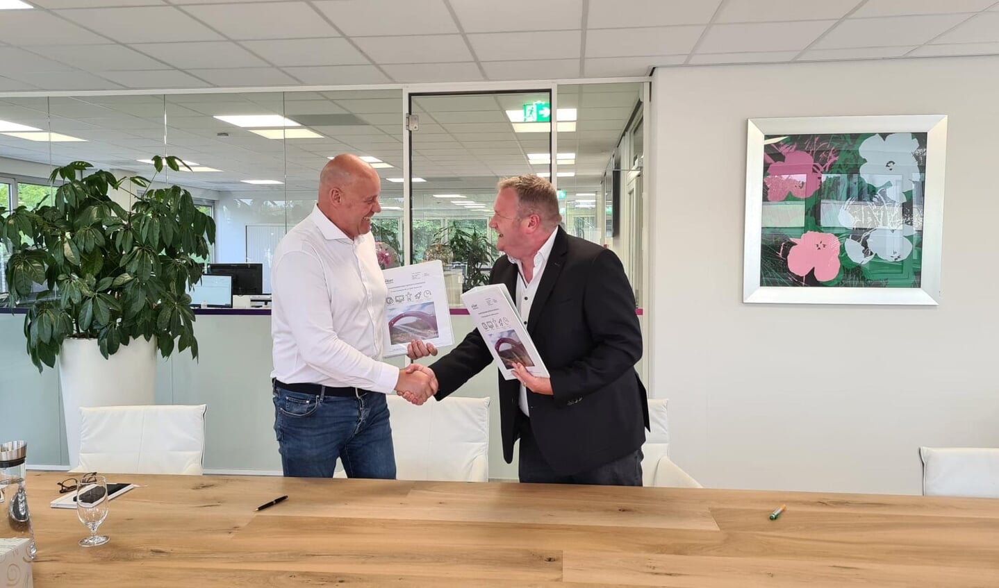 Eric Vos (links), directeur E-Fiber en Jeroen Wijnen, directeur BAM Telecom.