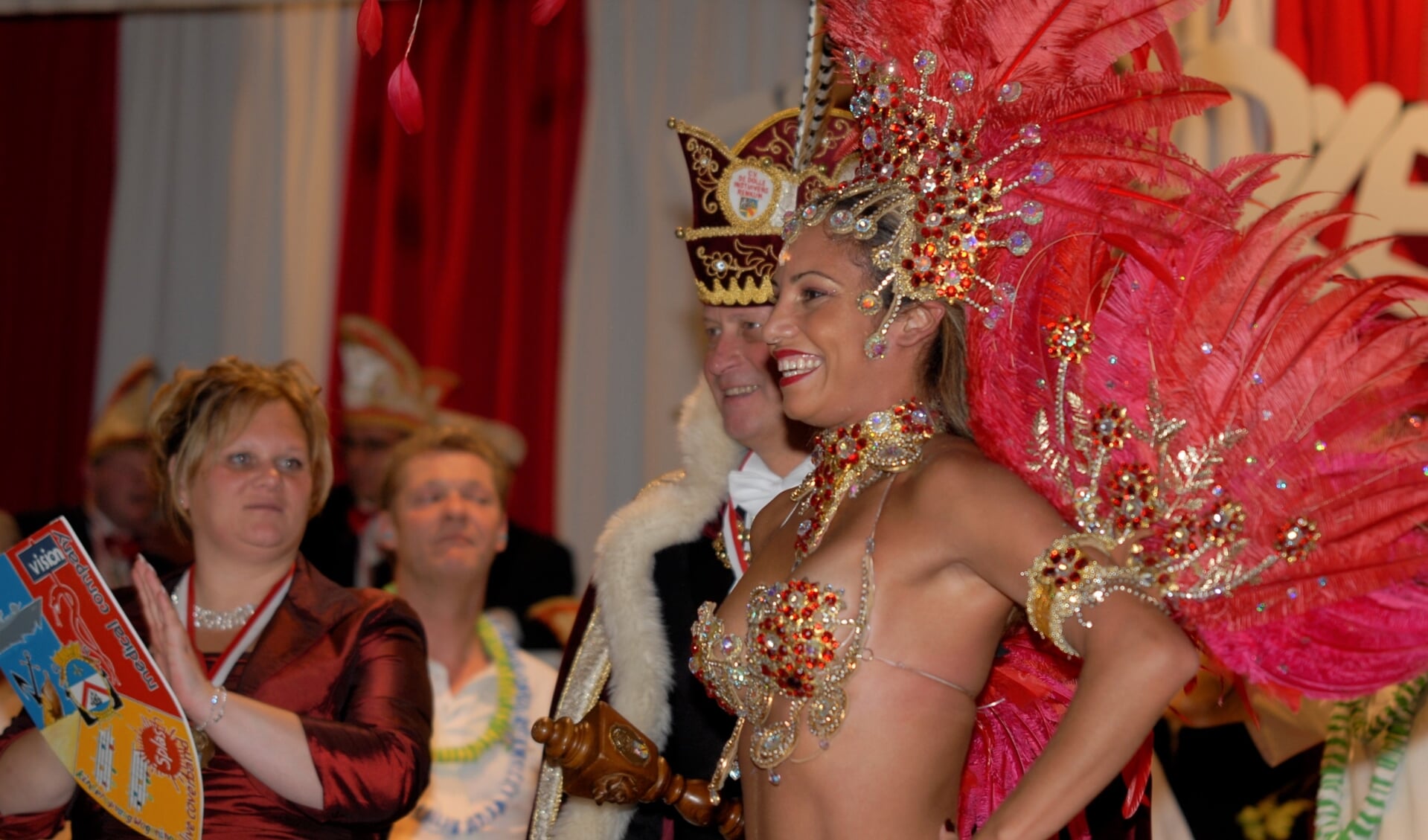 Tien jaar geleden weer carnaval vierend Renkum verrast bij De Dolle Instuivers. 25 juni wacht weer een verrassing. 