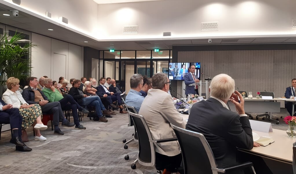 Kloof tussen coalitie en oppositie blijft ook na eerste confrontatie over akkoord Nieuws uit