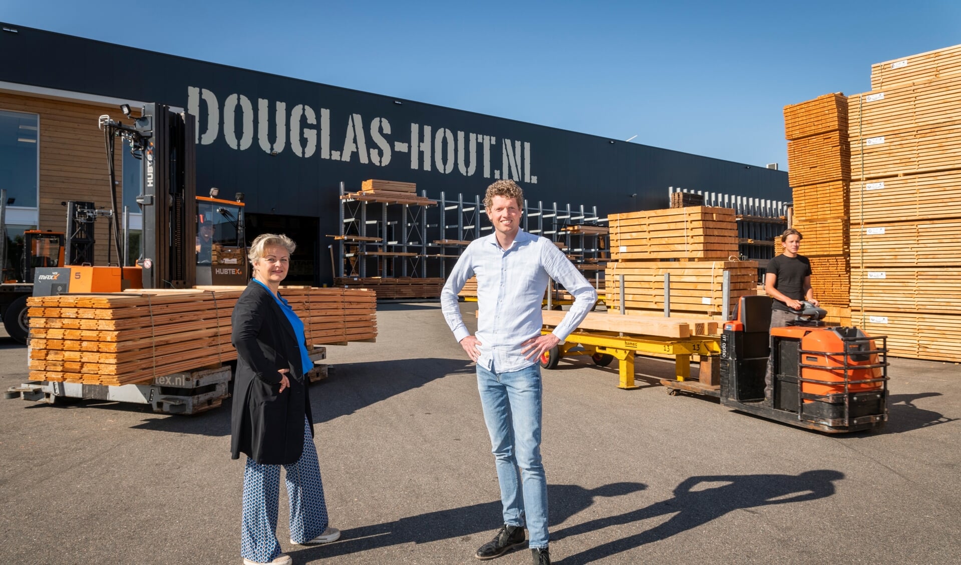 De bestellingen vliegen de deur uit bij Douglas-Hout.nl in Ede. Daarom kan het team versterking gebruiken.