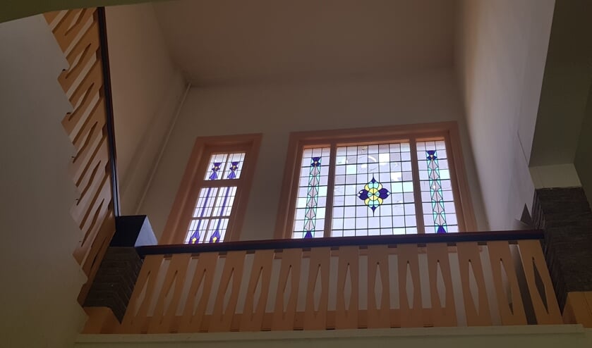 Ook het oude gebouw van de Mariaschool kon bezocht worden met zijn mooi monumentale trap en glas in lood raam. 