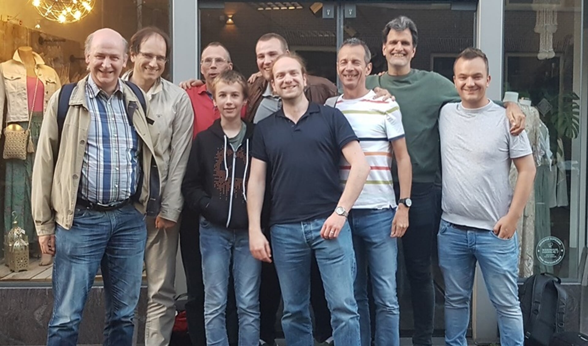 Het winnende team, met vlnr Sybolt, Stan, Piet, Arthur, Robert, Florian, Fitzgerald, Sander, Gijs. Marc ontbreekt op de foto.