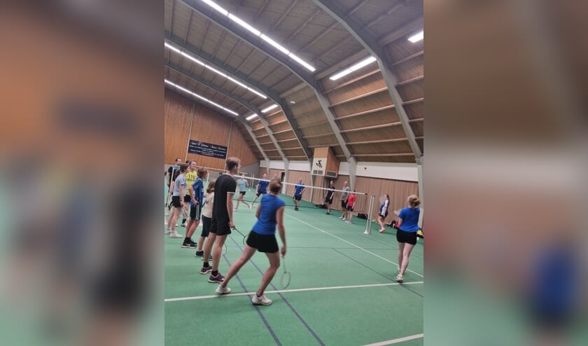 Badmintontoernooitje met als afsluiter ‘Rondom het net’.