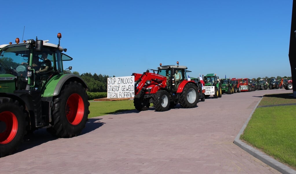 Boeren vertrekken naar Boerenprotest in Stroe