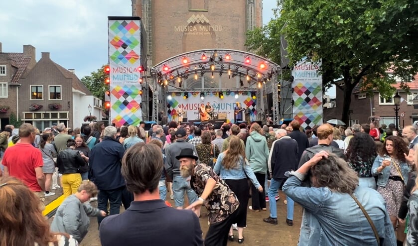 Cameraman Ewerdt Heideman was in samenwerking aanwezig met Smulders Audiovisueel.