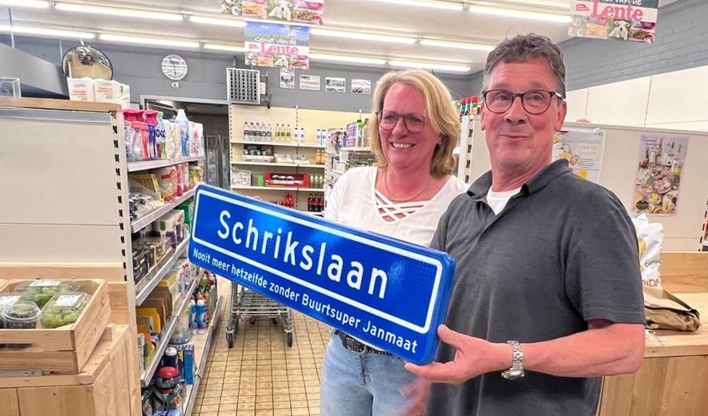 Speciaal straatnaambord voor Harry en Margret Janmaat.