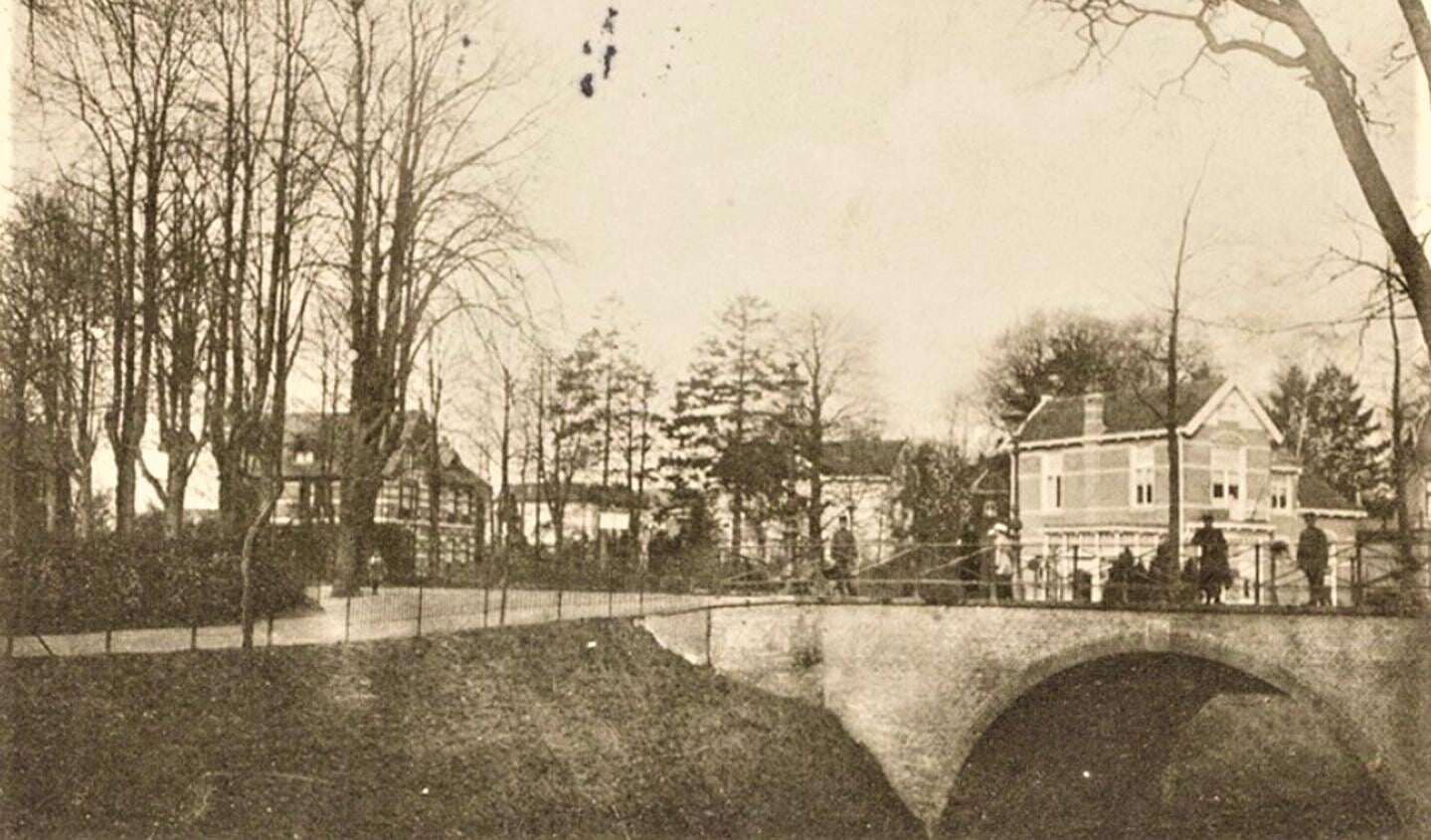 De toenmalige brug over de beek bij de Utrechtsestraat, begin 20ste eeuw. 