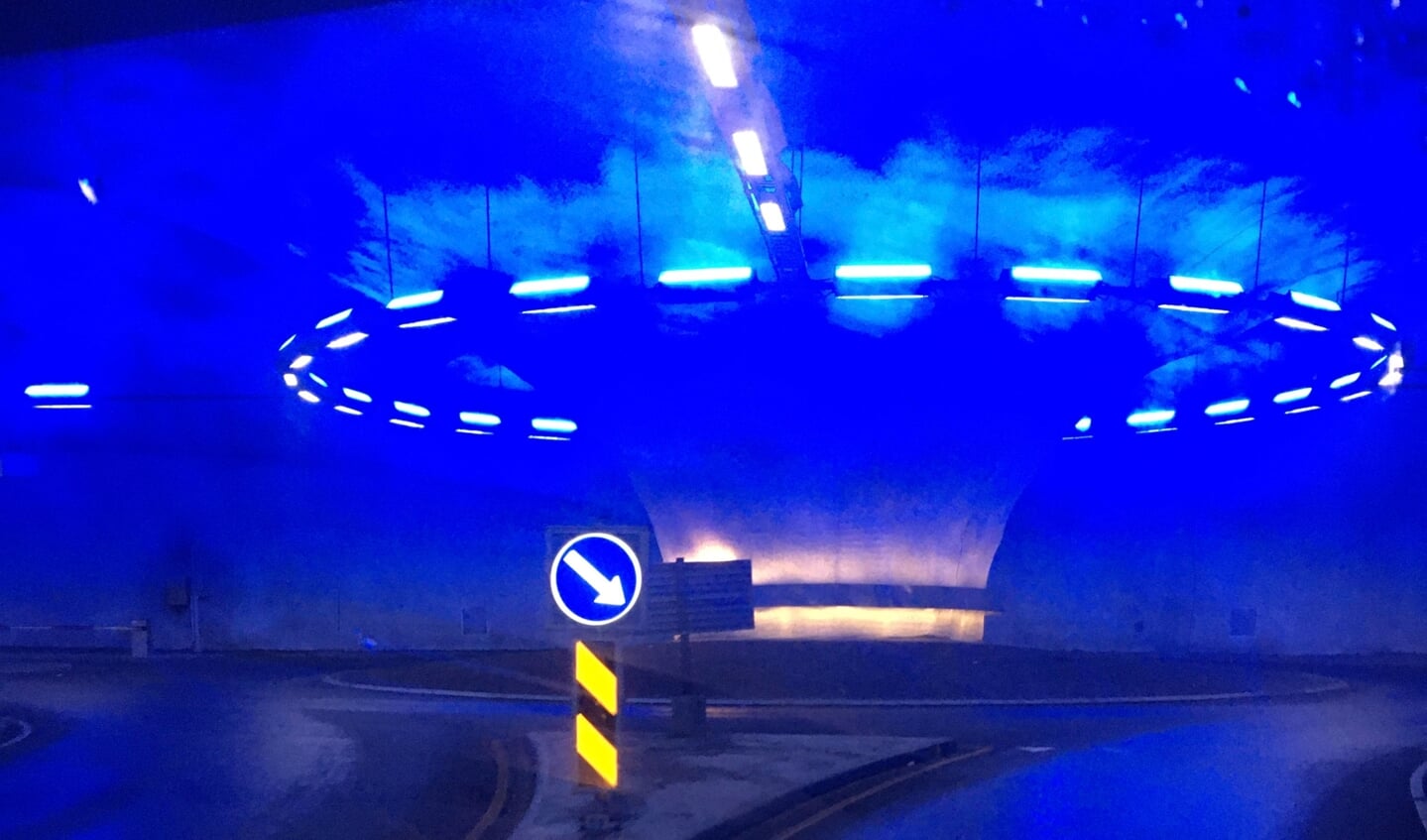 Ondergronds verkeersplein in een rots in Noorwegen.