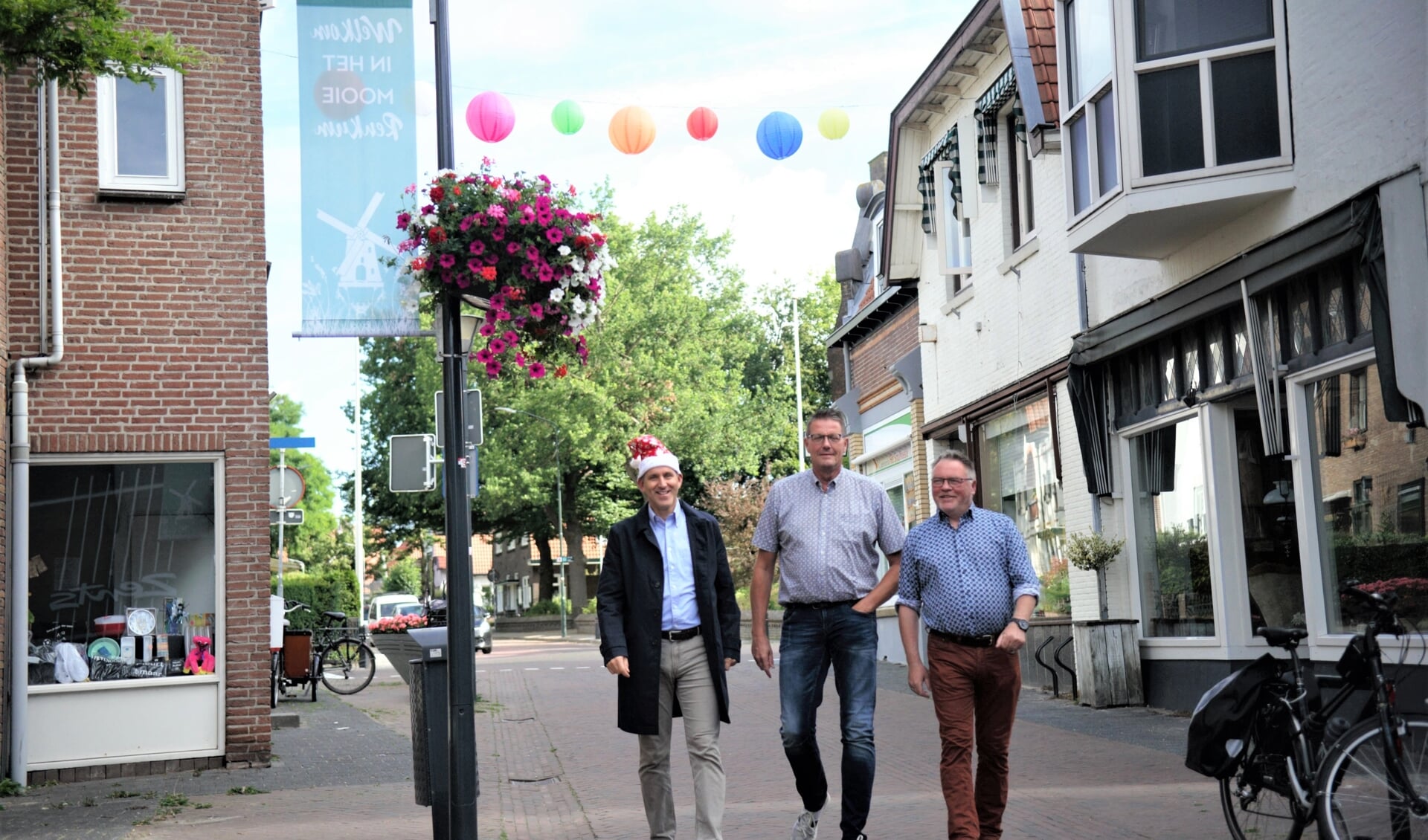 Foto: V.l.n.r.: Peter Riemens, Peter Snapper en Gé Willemsen verkennen het parkoers voor de Santarun in december.