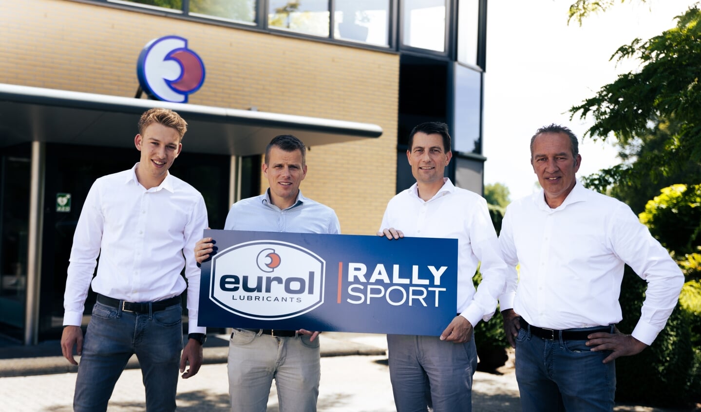 Mitchell van den Brink (links) en Martin van den Brink (rechts) zijn blij met de steun van Eurol.