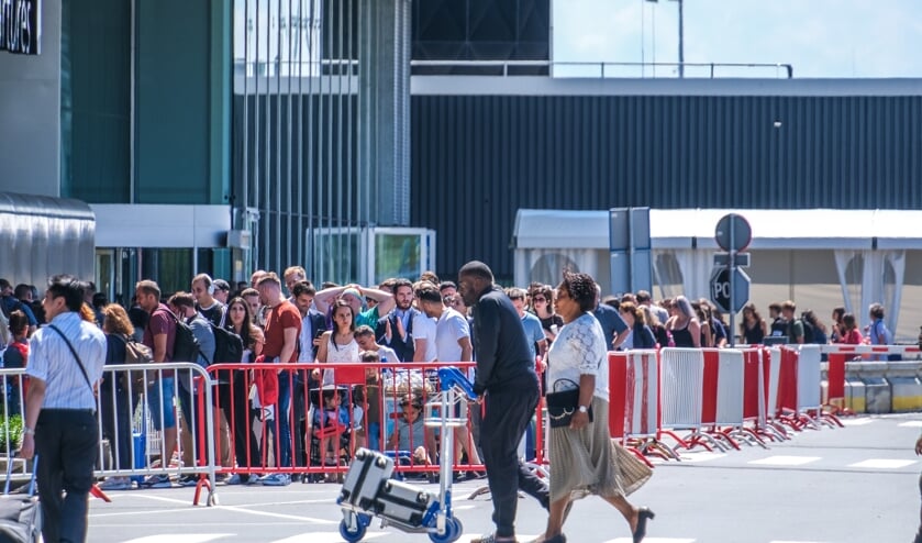 Vakantiedrukte op Schiphol