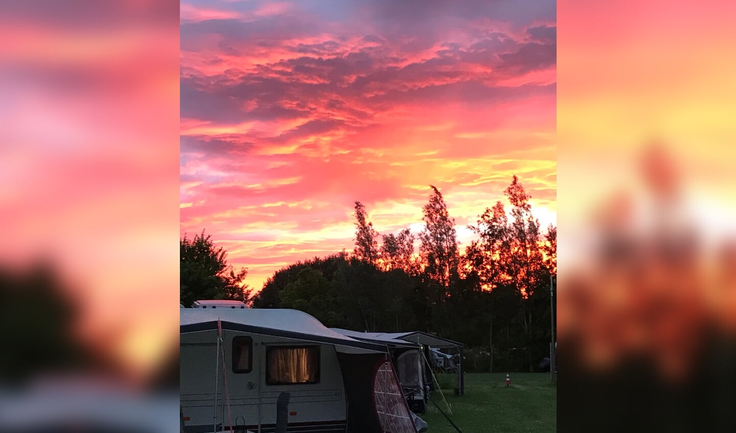 Deze foto gemaakt op zondag 19 juni van een heel bijzondere zonsondergang op camping Noorthey in Leidschendam.