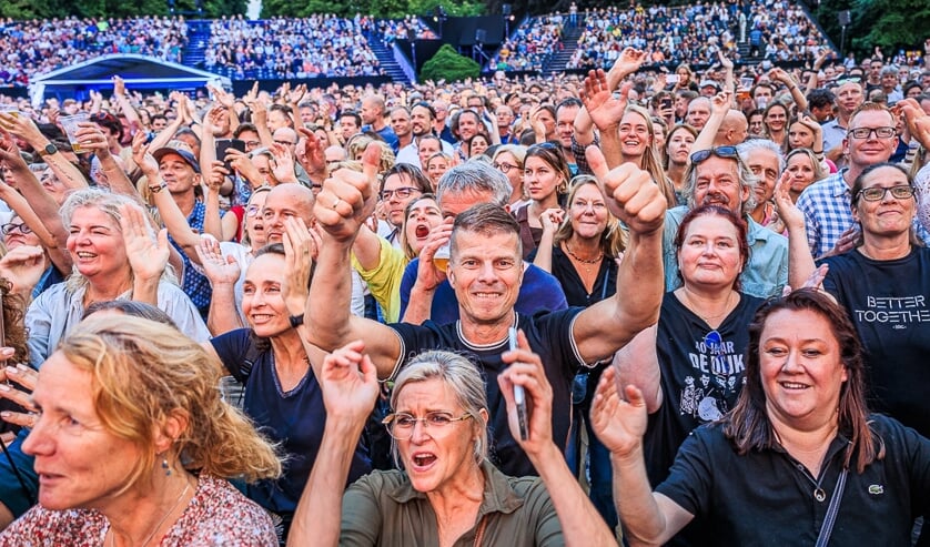 Een tevreden publiek bij het derde concert van Royal Park Live.