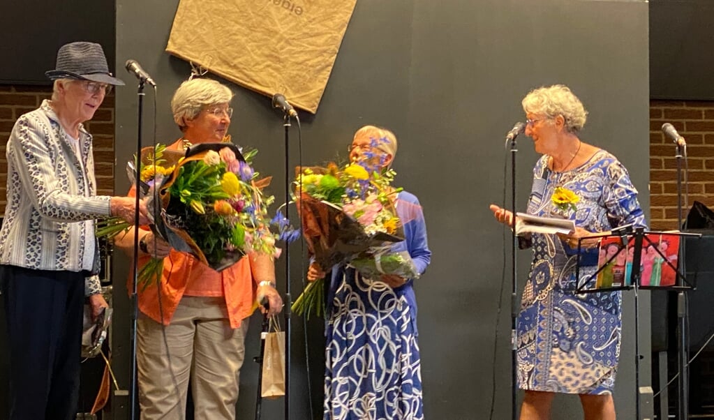 Jubilarissen  Ada Lagerweij, Gerda Schimmel en Riet van Eck gehuldigd. 