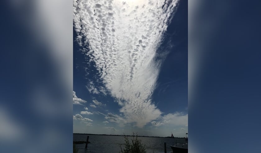 Deze prachtige lucht is gefotografeerd vanaf het forteiland Pampus.