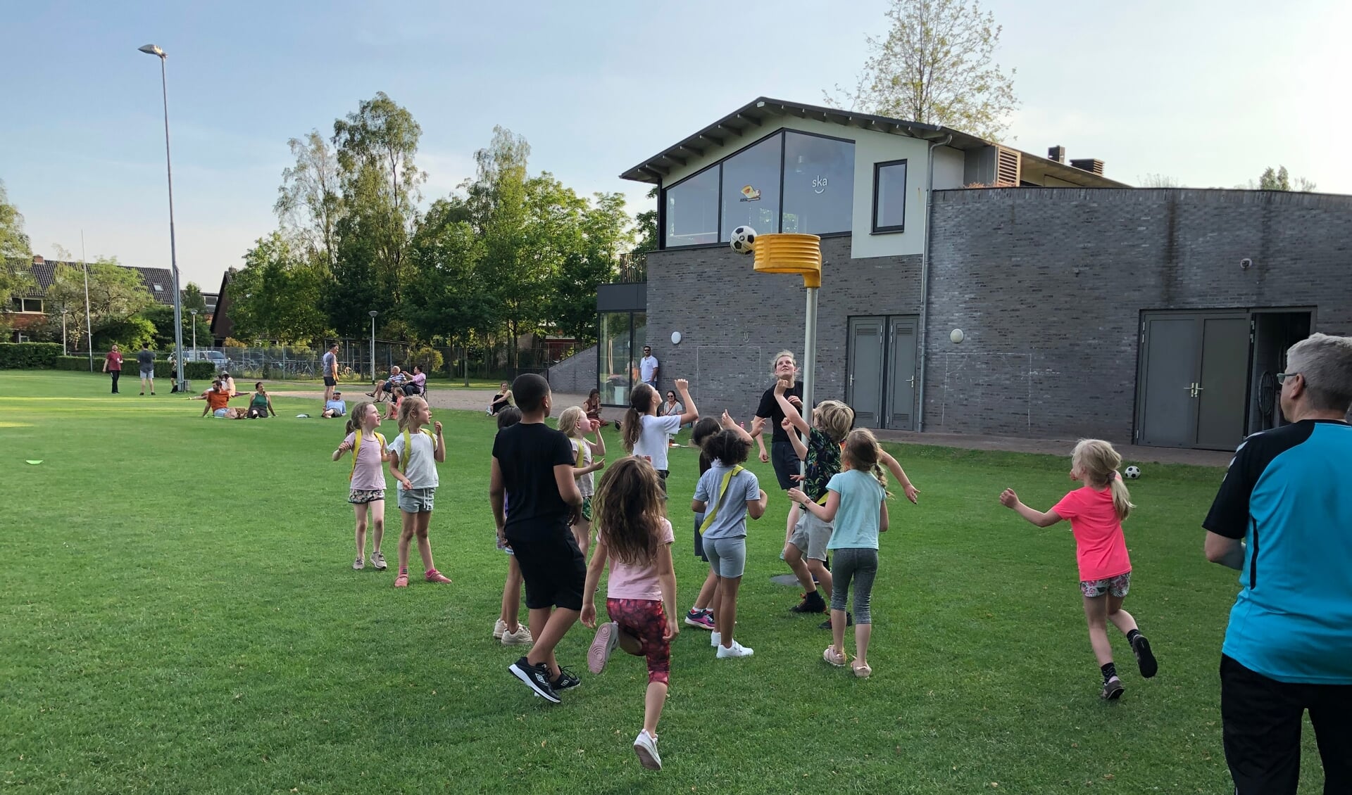 Korfbalinstuif voor 6 tot 14 jarige