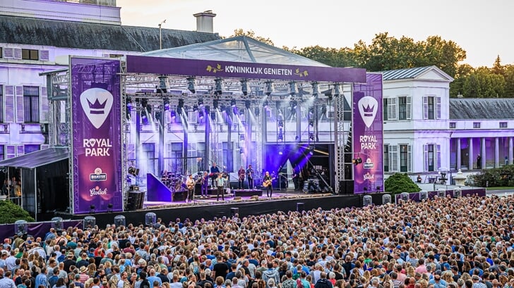 Een optreden van De Dijk tijdens de Royal Park Live concerten.