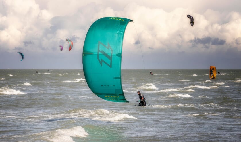 ,,Bij Brouwersdam wordt veel kitesurf en windsurf beoefend door de golven en de wind die daar altijd waait.