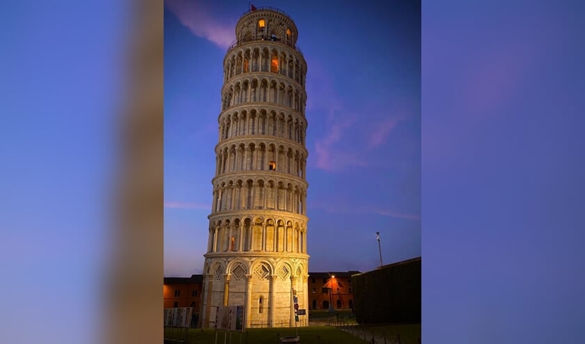 ,,Hierbij de foto van romantisch Pisa. Een sprookjesachtig beeld van een verlichte toren van Pisa. Het gevoel van pizza eten en wijn drinken komt direct weer naar boven.
