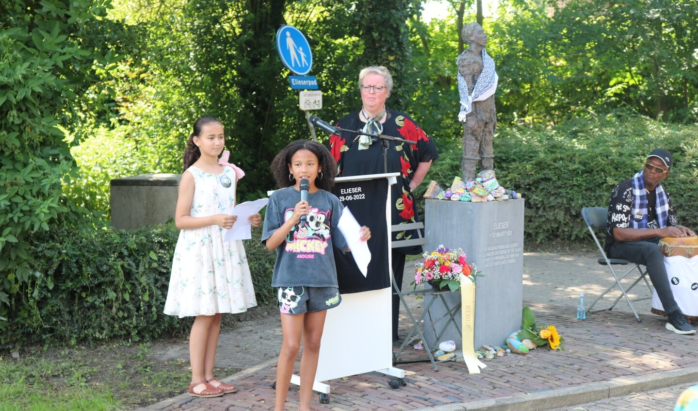 Marion van der Vegt, Rebup en twee leerlingen.