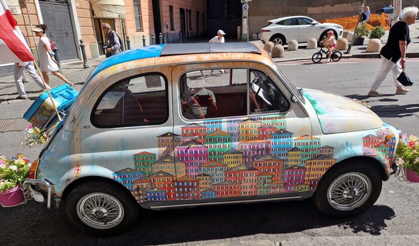 Dit schattige Fiatje cinque cento stond naast de Cattedrale di San Lorenzo in Genua. Foto is gemaakt op 11 juni.
De eerste keer dat wij Genua bezochten. Onze schoondochter heeft ons de mooie plekjes laten zien omdat zij daar geboren en getogen is.