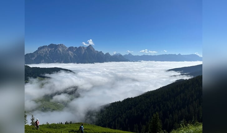 Paul van der Vegt: ,,We kwamen uit de lift en waren overweldigend door het uitzicht. Boven de wolken schijnt de zon! Foto is gemaakt op 30 juni in Saalbach, Oostenrijk.