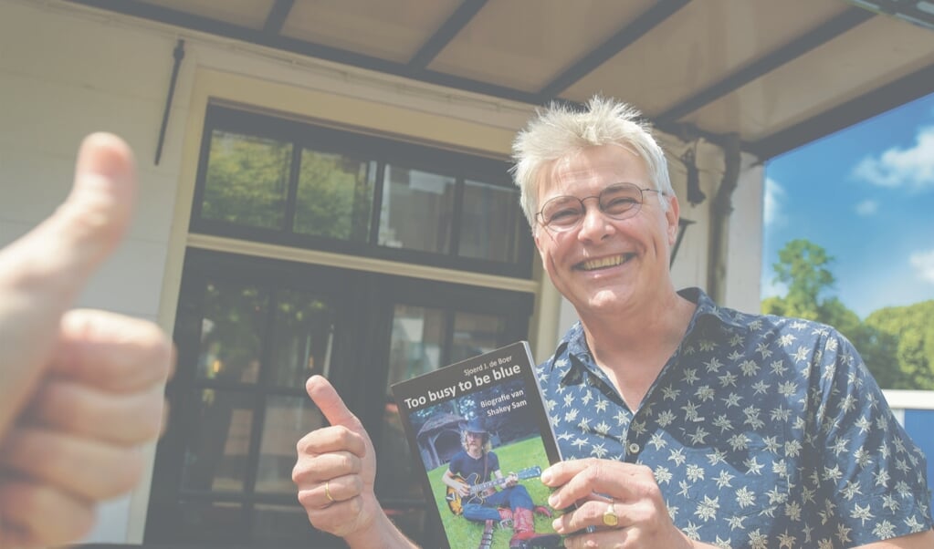 Sjoerd de Boer met zijn nieuwste boek.