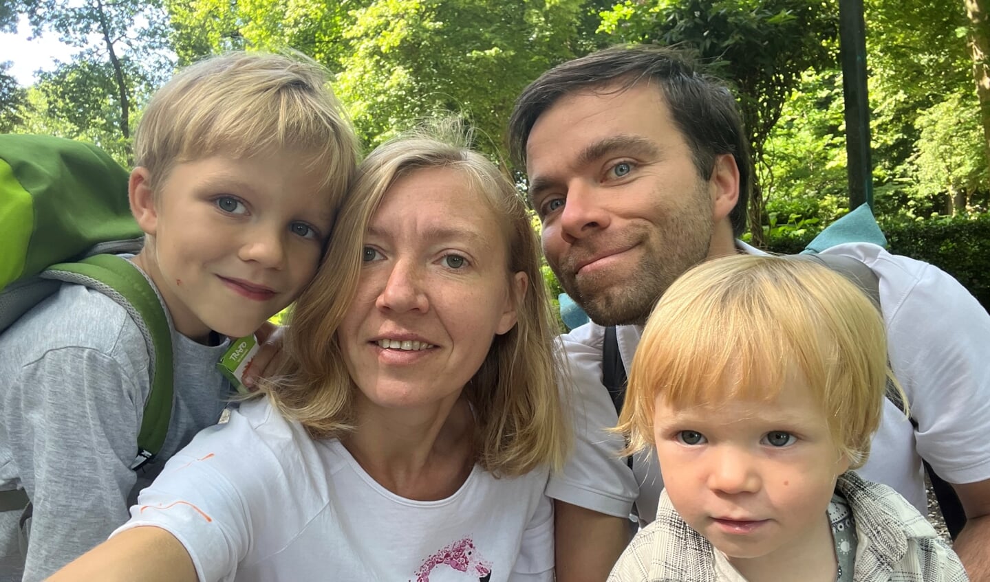 Andrii en Nastya Ivaschenko en hun kinderen Ewan en Kir