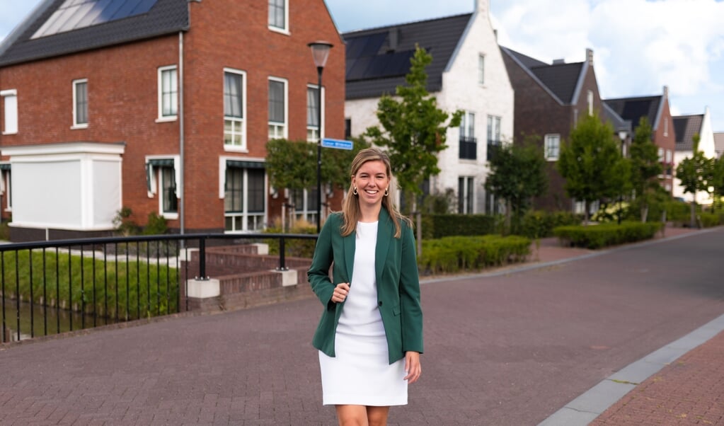 Eline Cluistra van Alblasserwaard Makelaars & Taxateurs denkt graag met je mee over je woonkeuze.